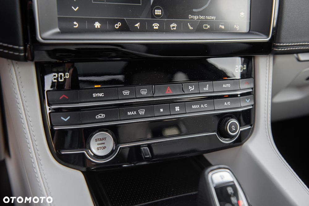 Jaguar F-Pace 5.0 V8 P550 AWD SVR - 27