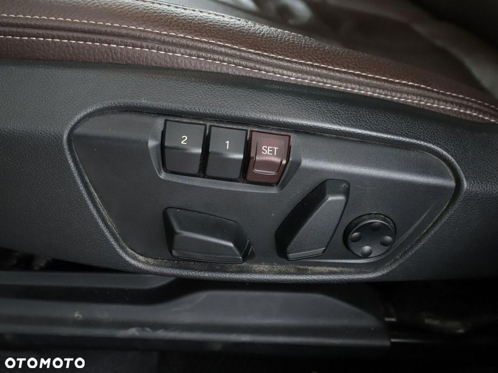 BMW X1 sDrive16d xLine - 36