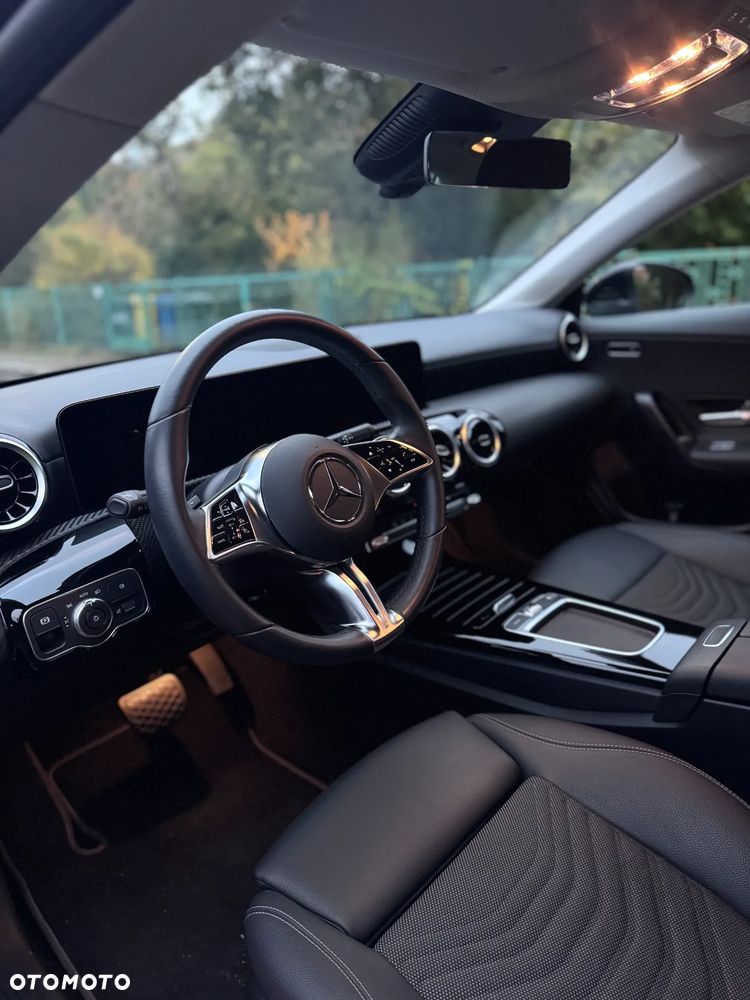 Mercedes-Benz CLA 200 7G-DCT - 4