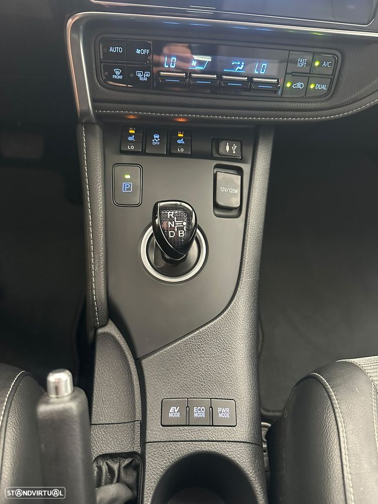 Toyota Auris 1.8 HSD Comfort +P.Sport+Navi - 20