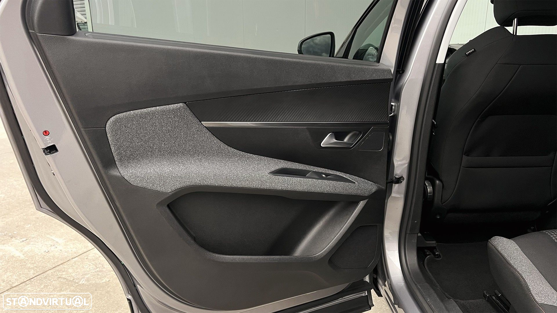 Peugeot 5008 1.2 PureTech Allure EAT8 - 31
