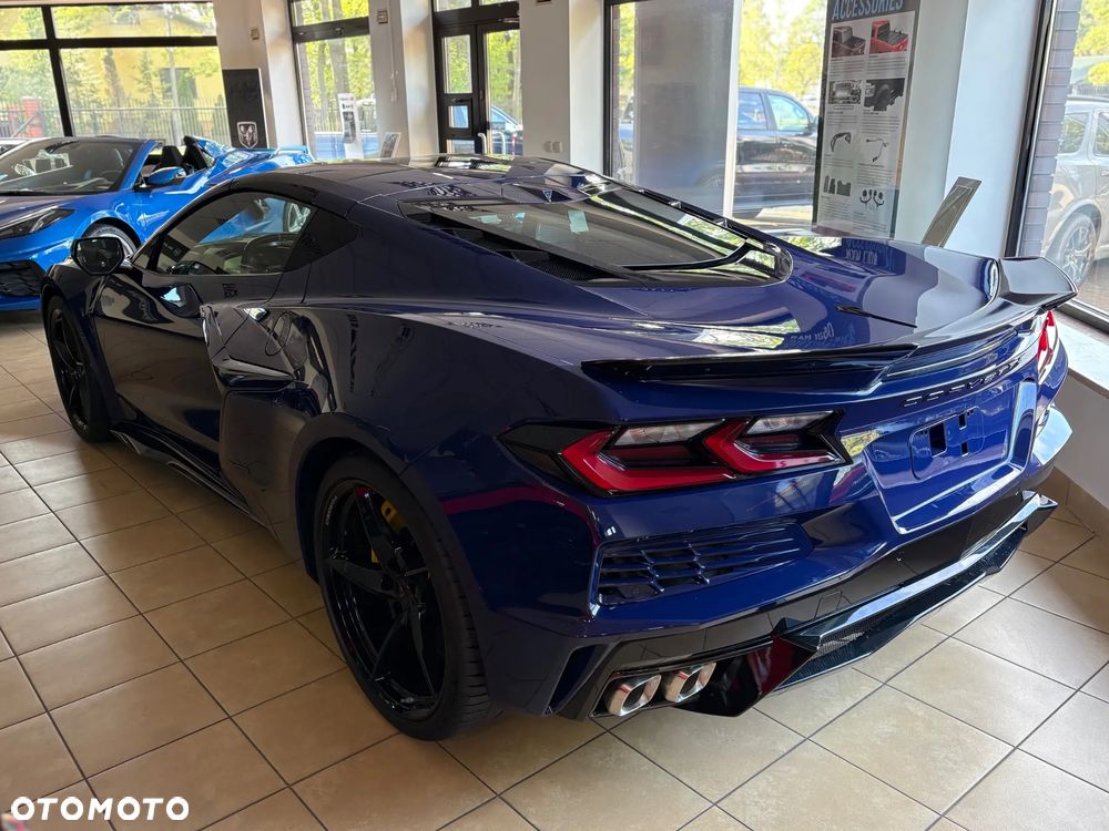 Chevrolet Corvette - 10