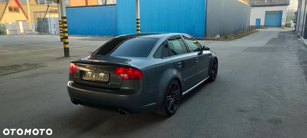 Audi RS4 Limousine - 10