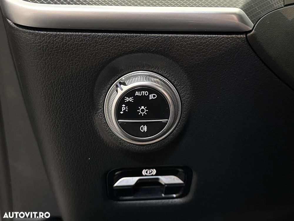 Mercedes-Benz C 300 PHEV - 16
