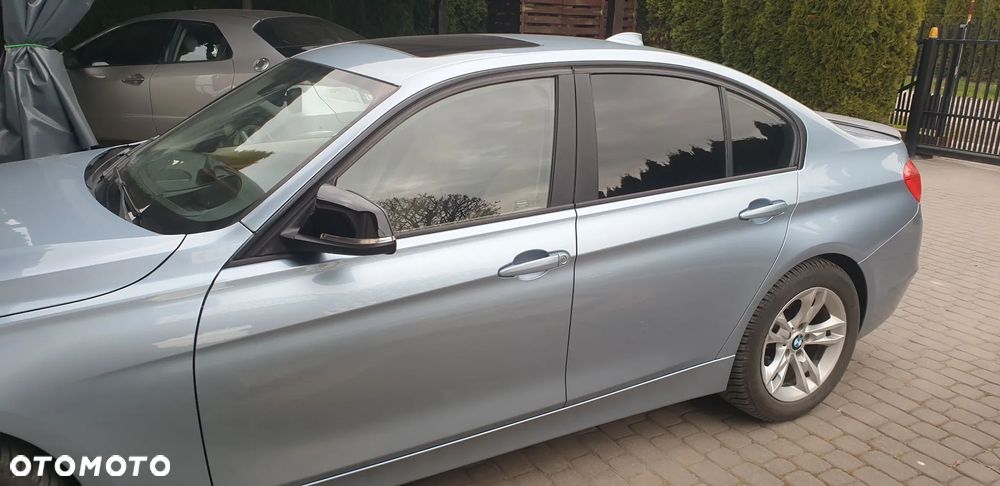 BMW Seria 3 328i Luxury Line - 8
