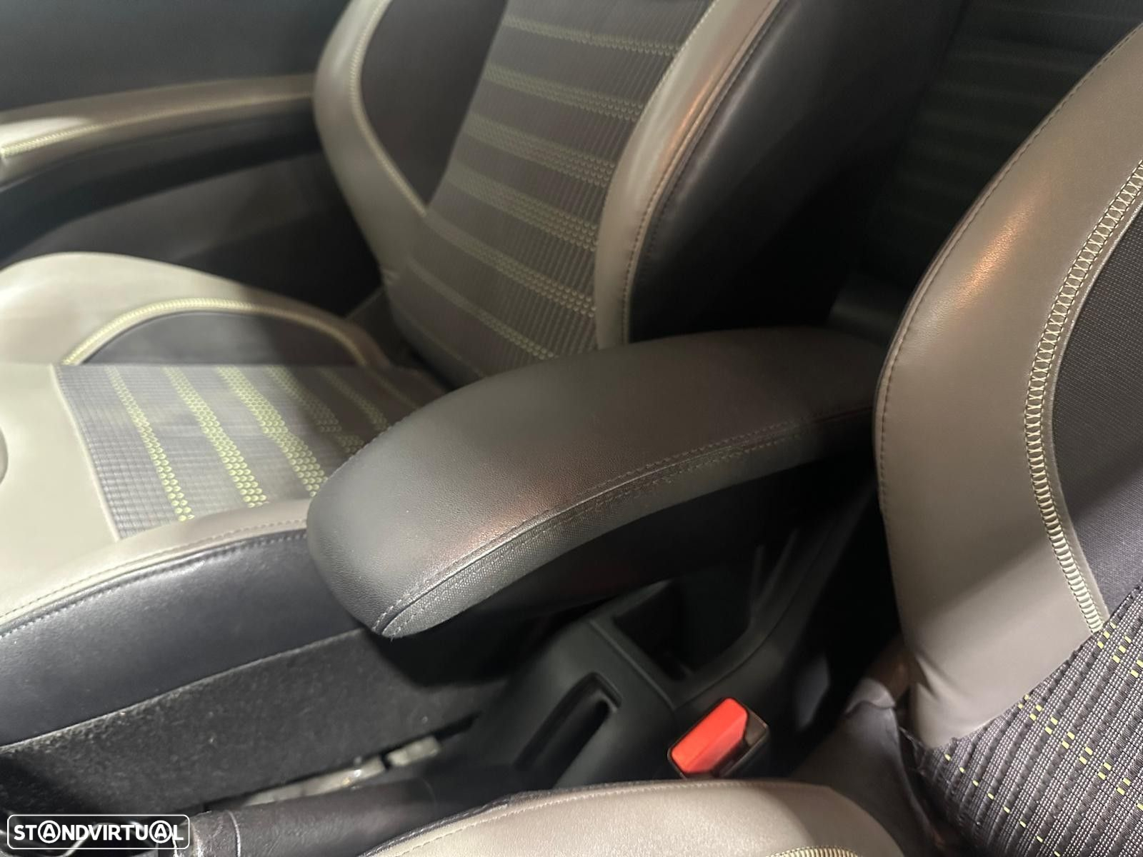 Peugeot 208 1.2 PureTech Active - 43