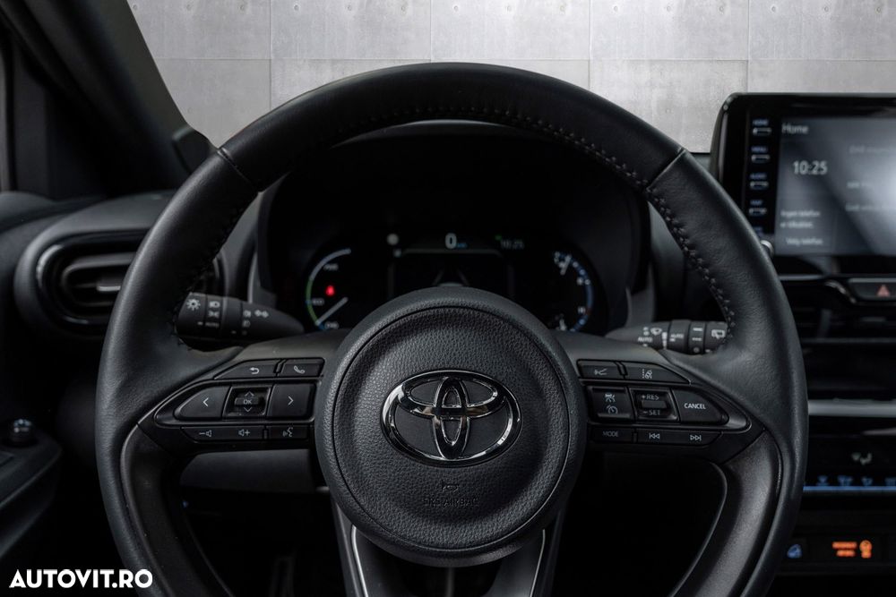 Toyota Yaris Cross 1.5 VVT-i HSD 4x4 Dynamic - 12