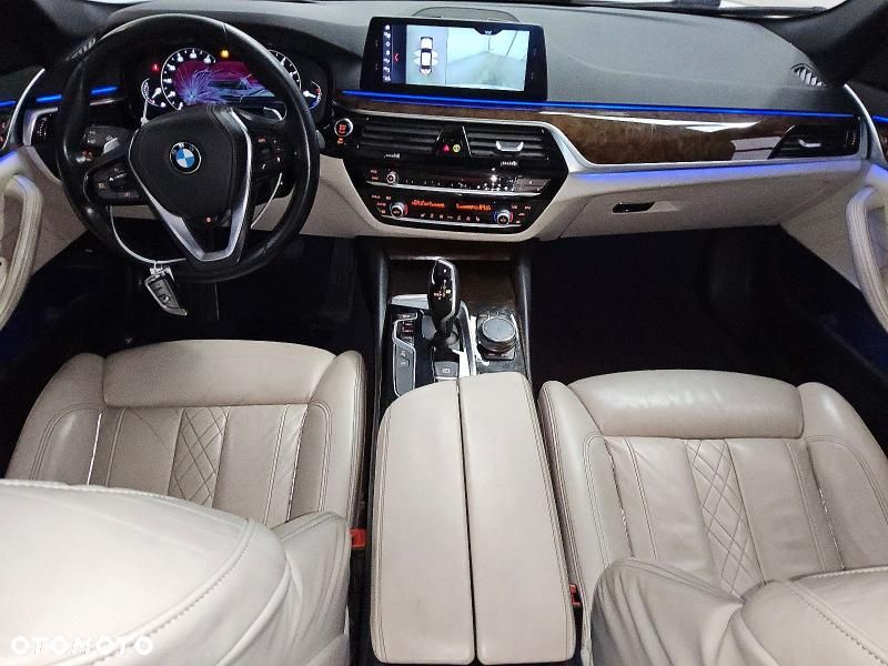 BMW Seria 5 540i xDrive - 10