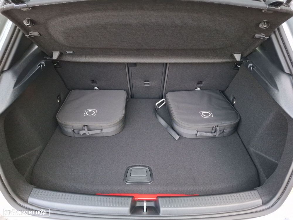Mercedes-Benz A 250 e — fotografia 26