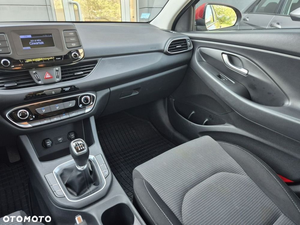 Hyundai i30 1.6 D Classic + - 19