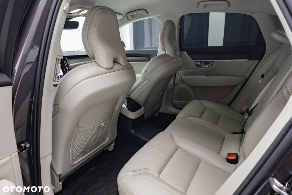 Volvo S90 T8 AWD Plug-In Hybrid Plus Bright - 34