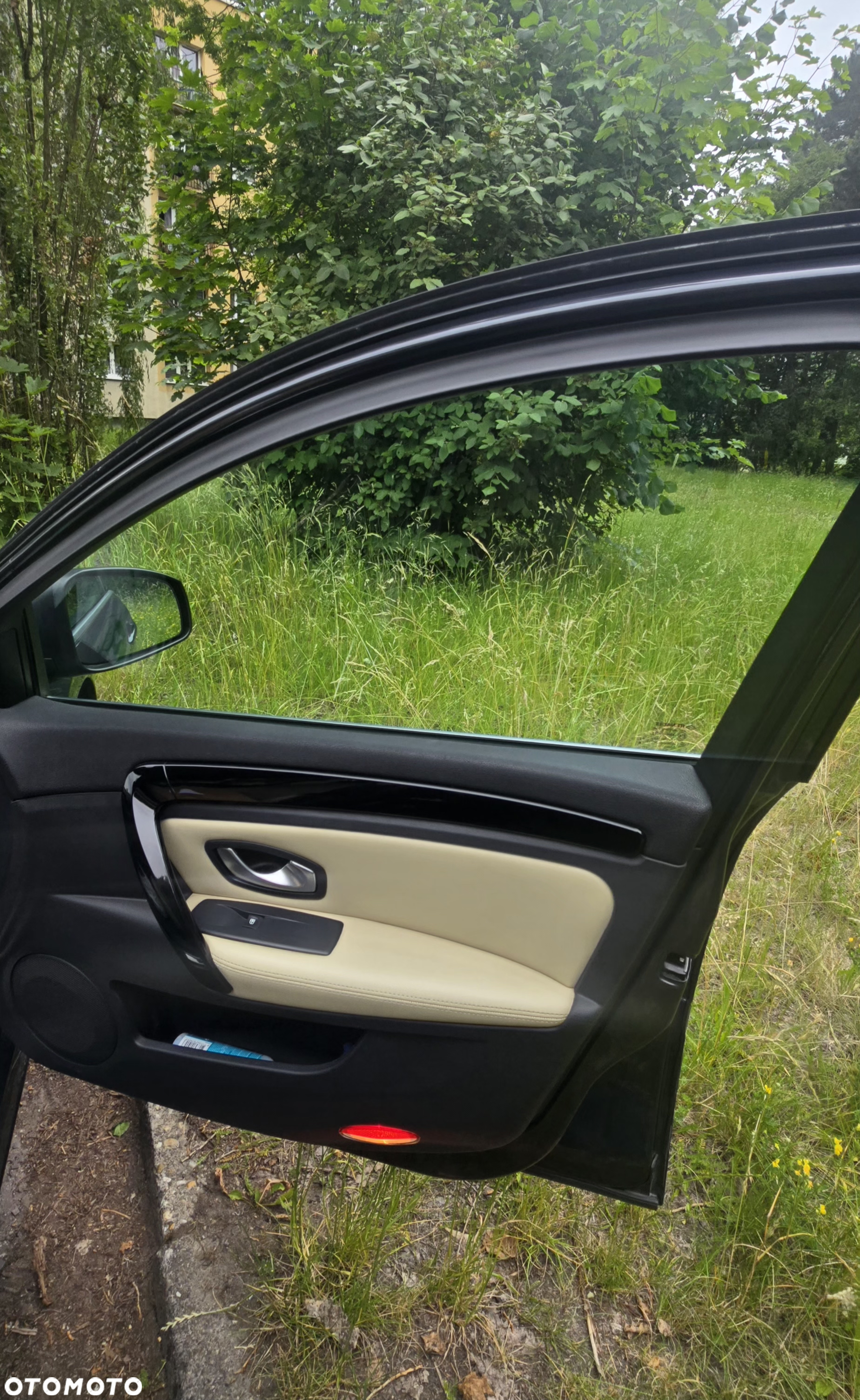 Renault Laguna 2.0 dCi Initiale - 12