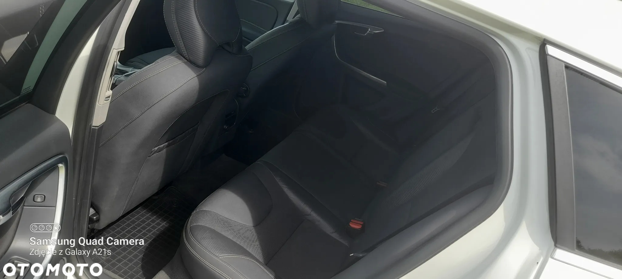 Volvo V60 D3 R-Design - 12