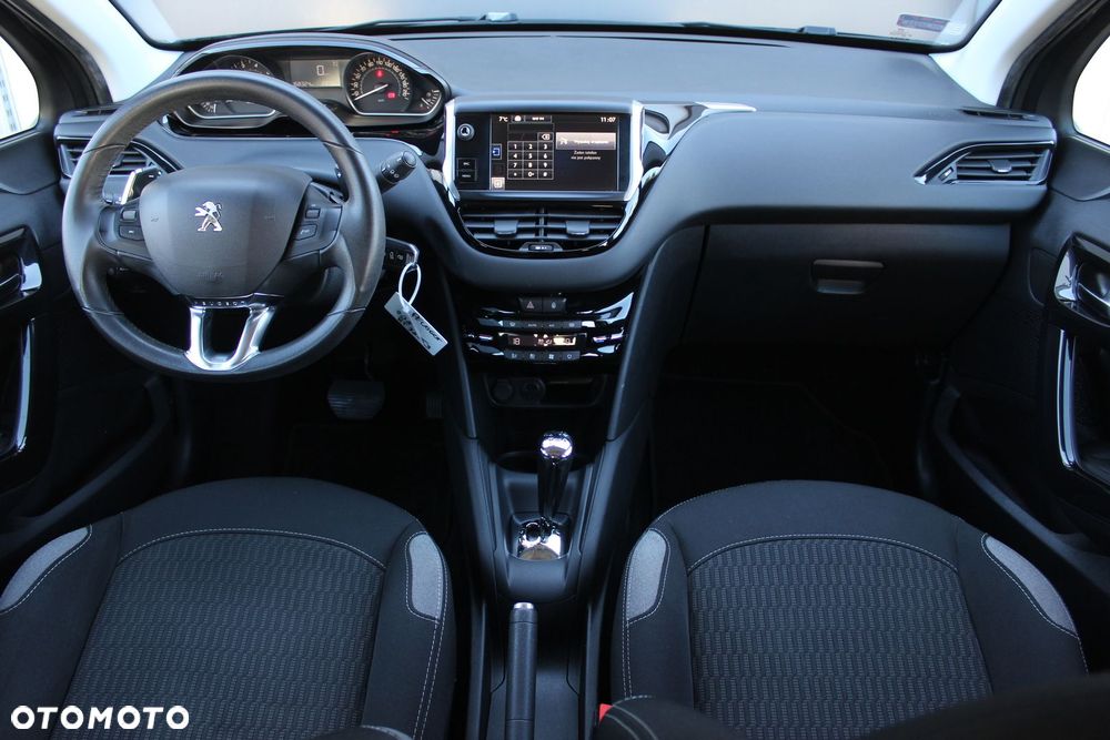 Peugeot 208 - 11