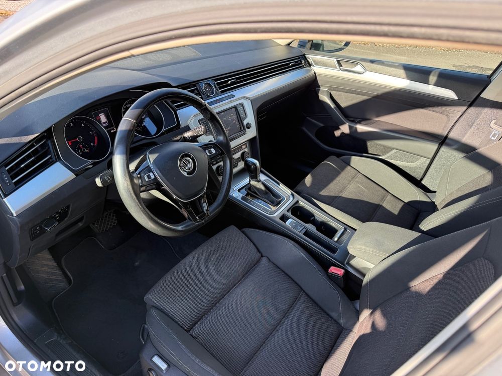 Volkswagen Passat ver-variant-1-6-tdi-scr-dsg-comfortline - 12