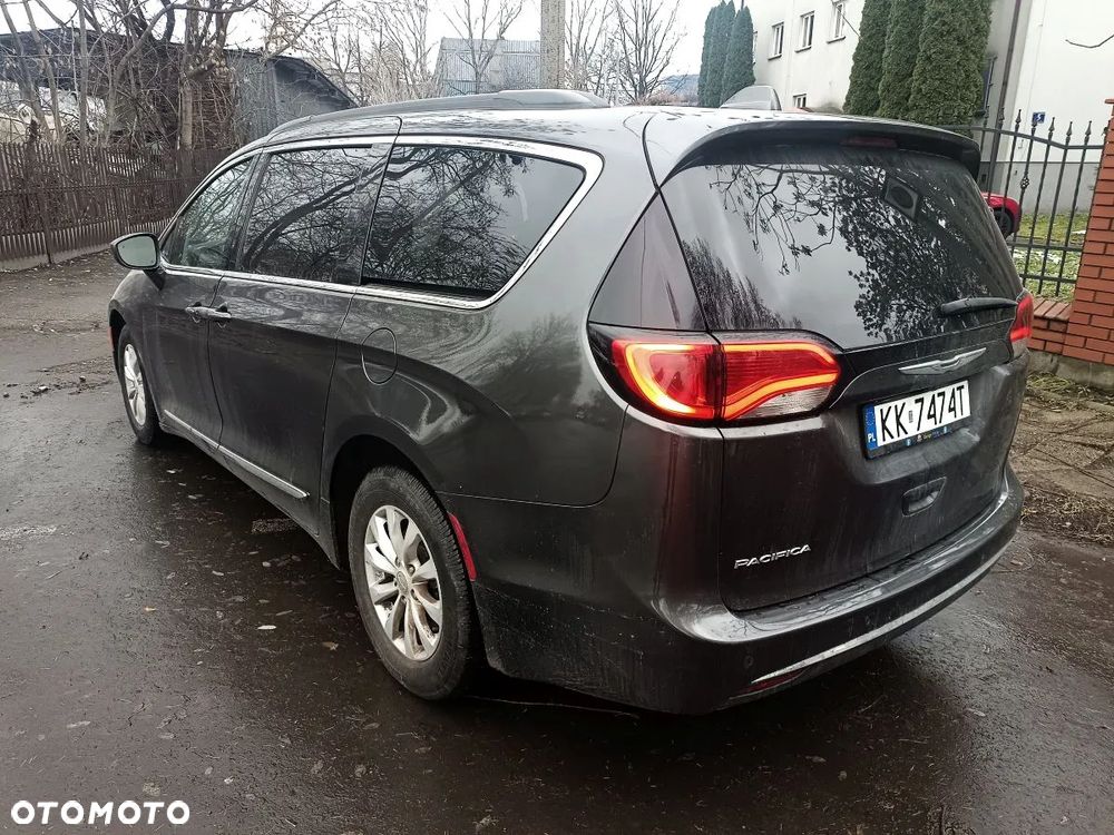 Chrysler Pacifica - 6