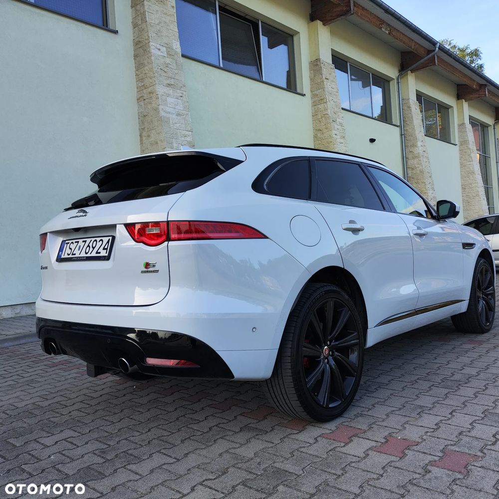 Jaguar F-Pace S AWD - 11