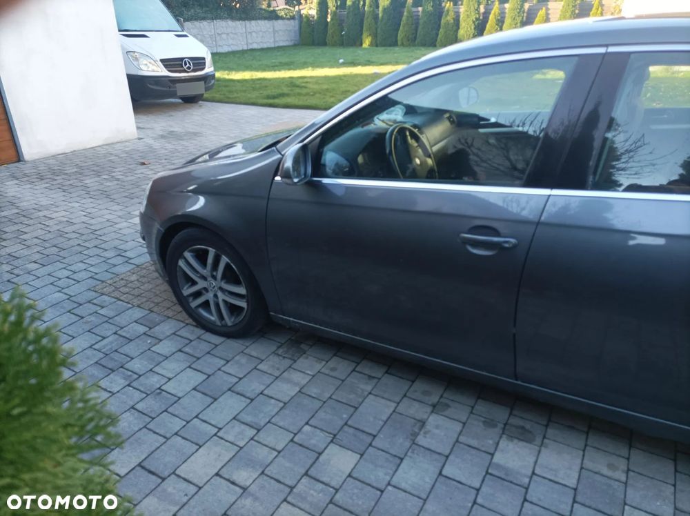 Volkswagen Jetta 2.0 TDI Sportline - 5