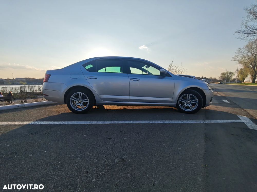 Skoda Octavia 2.0 TDI DSG Style - 25