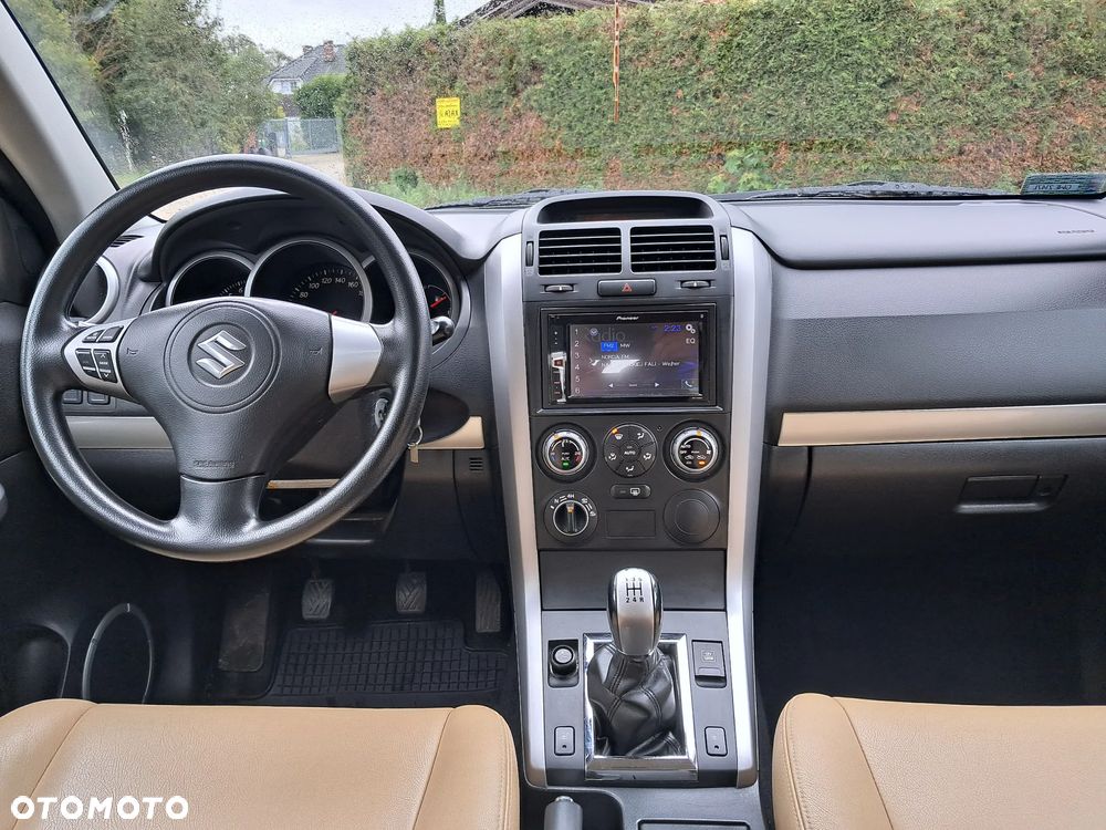 Suzuki Grand Vitara 2.0 Comfort + - 6