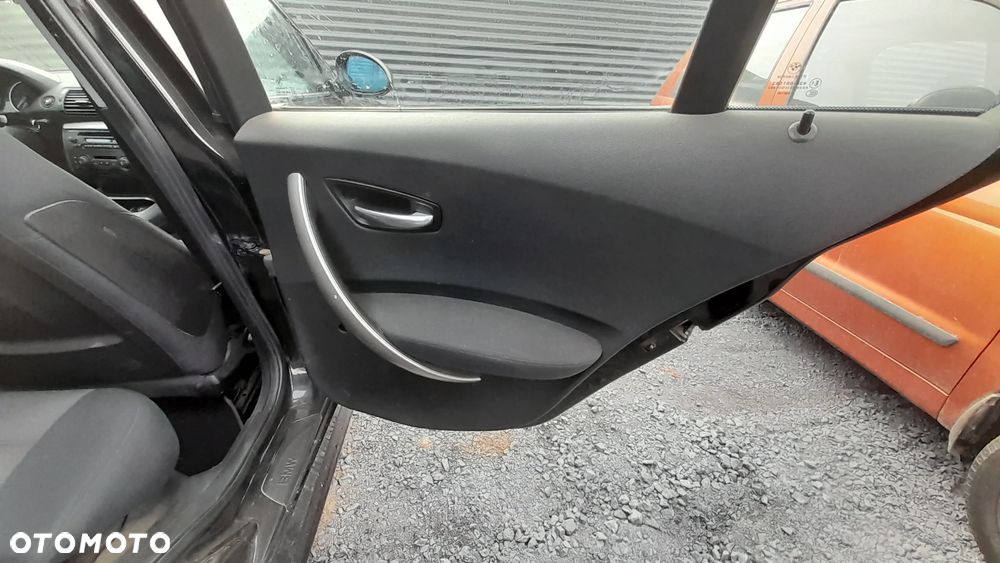 BMW 1 E87 DRZWI PRAWY TYŁ TYLNE PRAWE KOMPLETNE 668/9 nr. 85/3 - 4