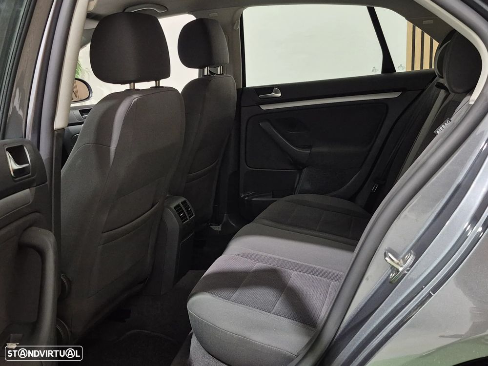 VW Jetta 1.6 FSi Confortline - 10