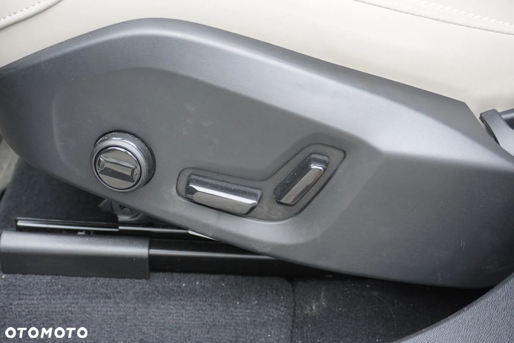 Volvo XC 60 B5 B AWD Plus Dark - 25