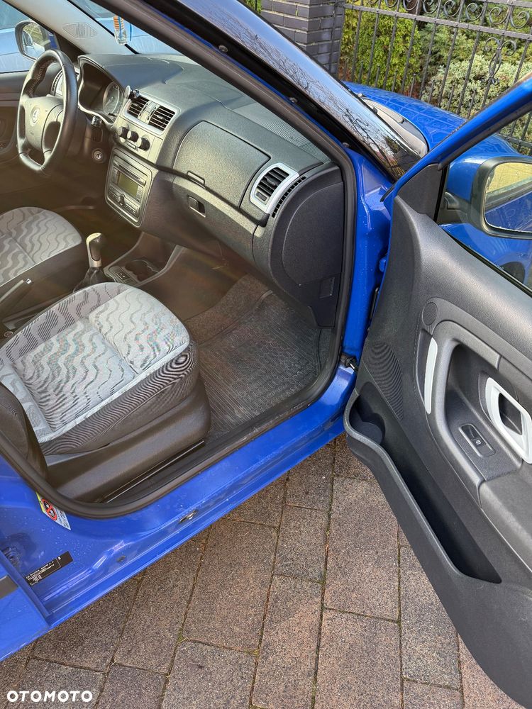 Skoda Fabia ver-1-4-16v-comfort - 6