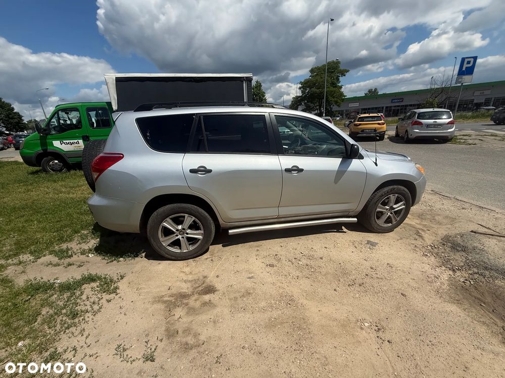 Toyota RAV4 - 6