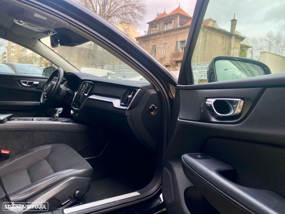 Volvo V60 2.0 D3 Momentum Geartronic - 20