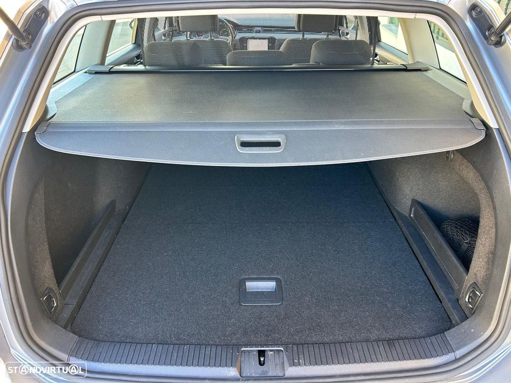 VW Passat Variant 2.0 TDi Business DSG - 12