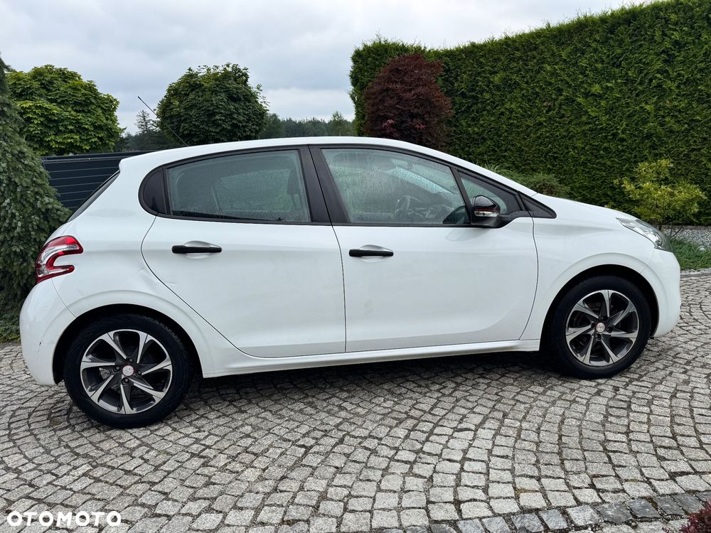 Peugeot 208 - 13