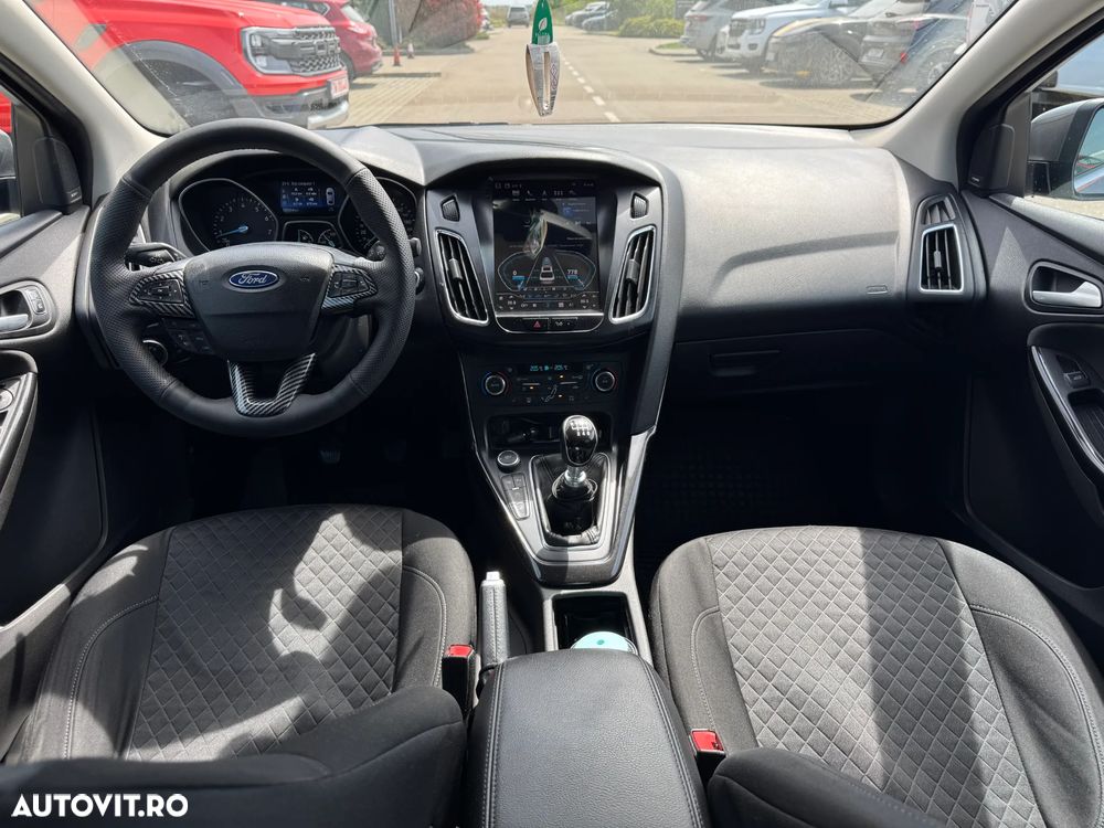 Ford Focus 1.5 EcoBoost Titanium - 17