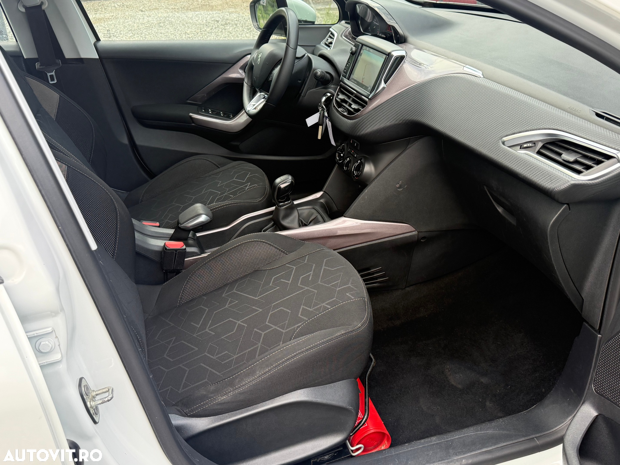 Peugeot 2008 1.2 L PureTech STT Active - 13