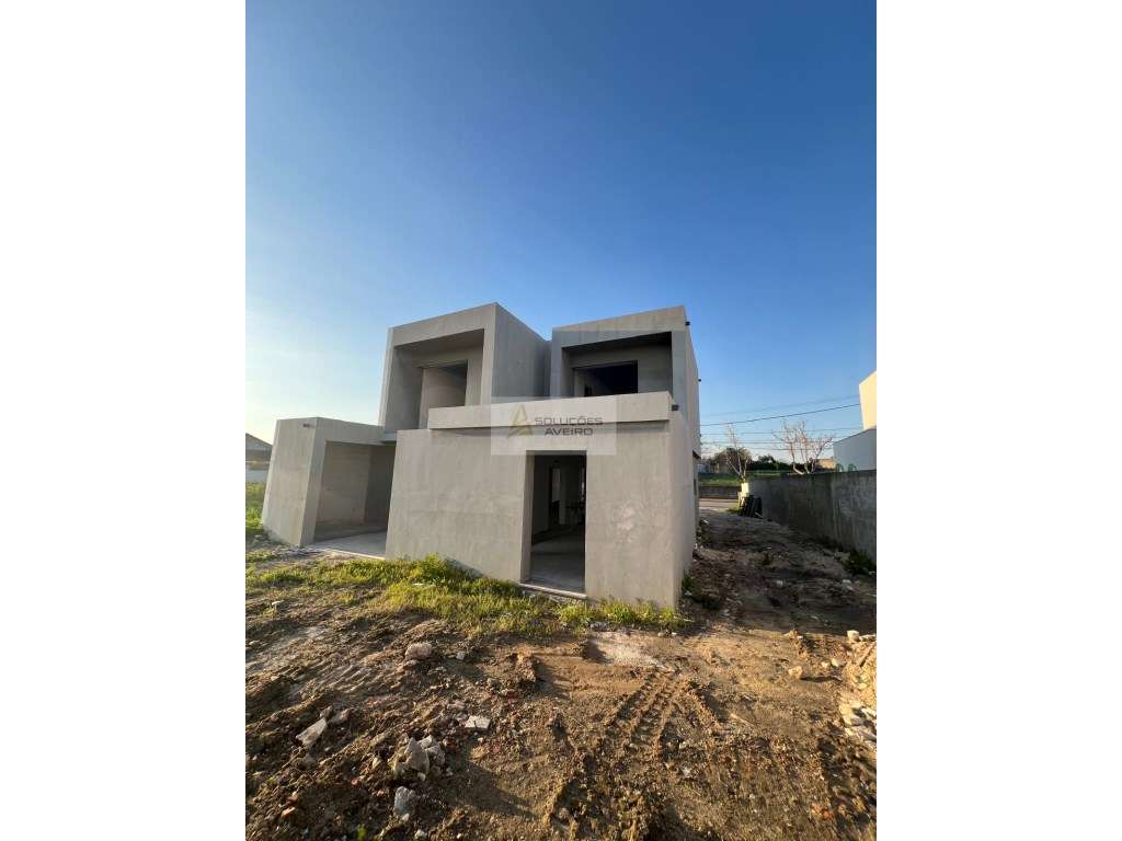 Moradia T4 Isolada em Aradas! - Grande imagem: 5/11