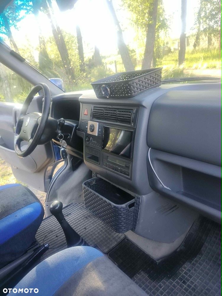 Volkswagen Multivan - 16