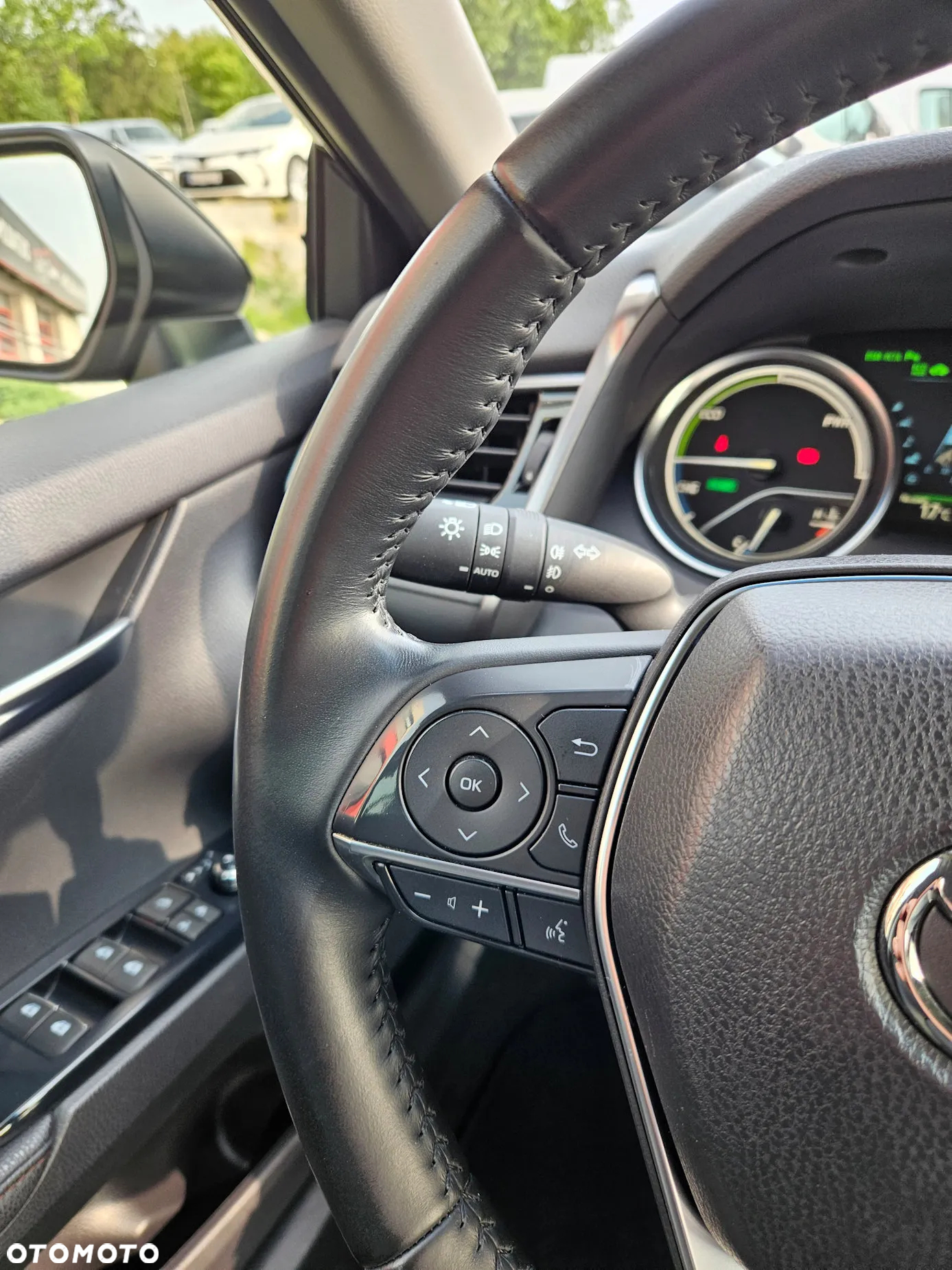 Toyota Camry 2.5 Hybrid Executive CVT - 18