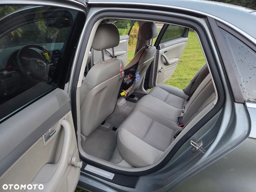 Audi A4 Limousine - 10