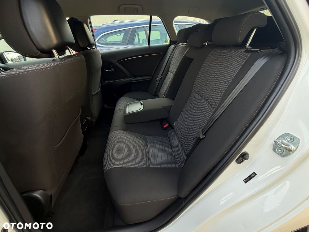 Toyota Avensis 1.8 Comfort - 24