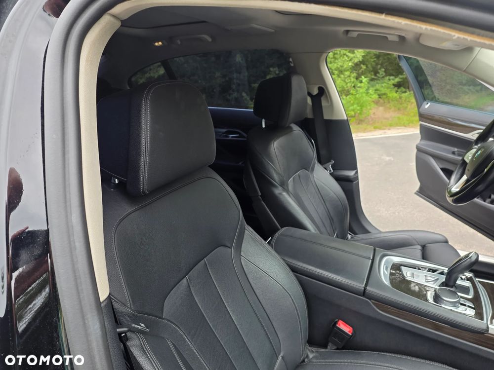 BMW Seria 7 740Li - 37