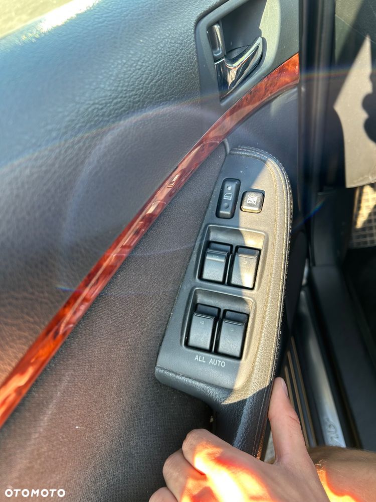 Toyota Avensis - 10