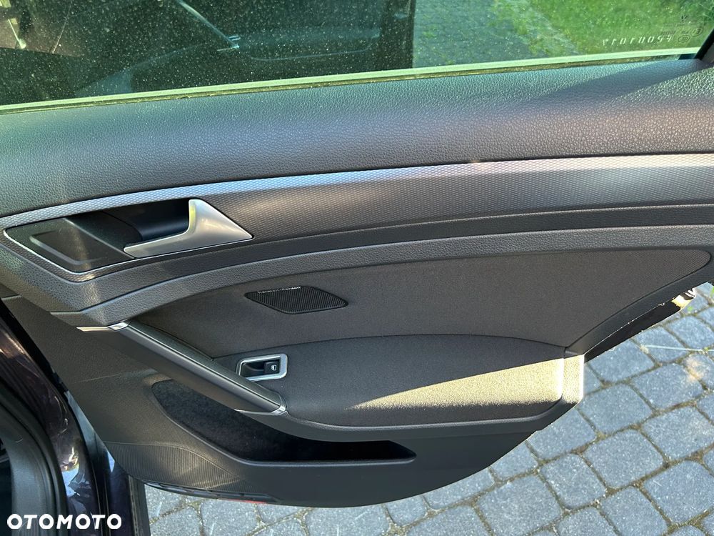 Volkswagen Golf - 12