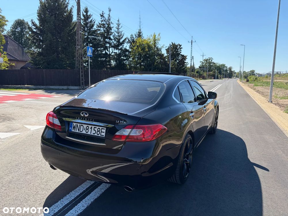 Infiniti M - 4