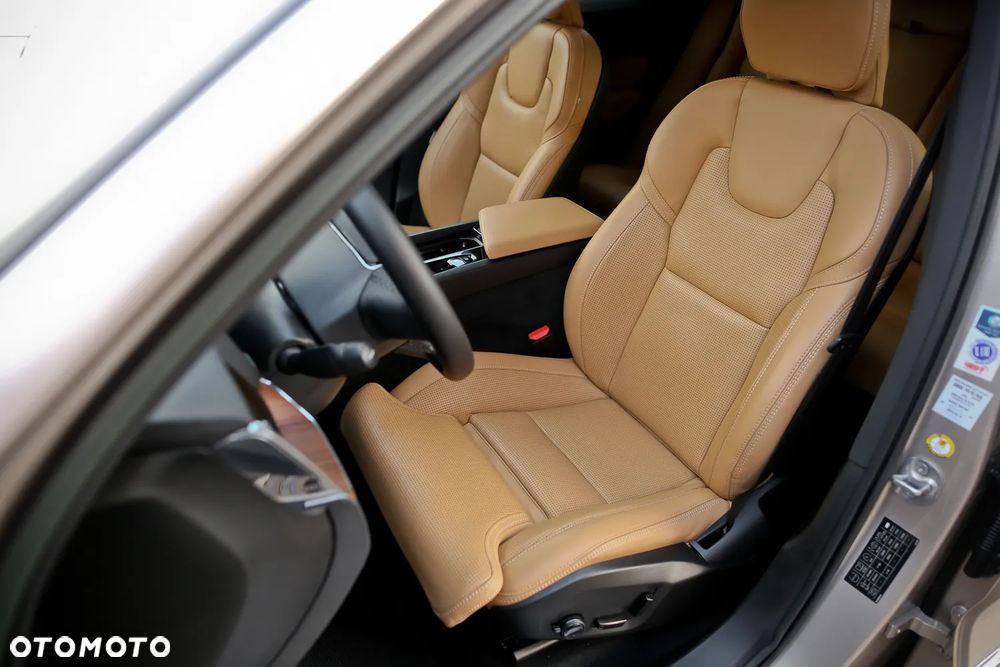 Volvo XC 60 B4 D AWD Ultimate Bright - 20
