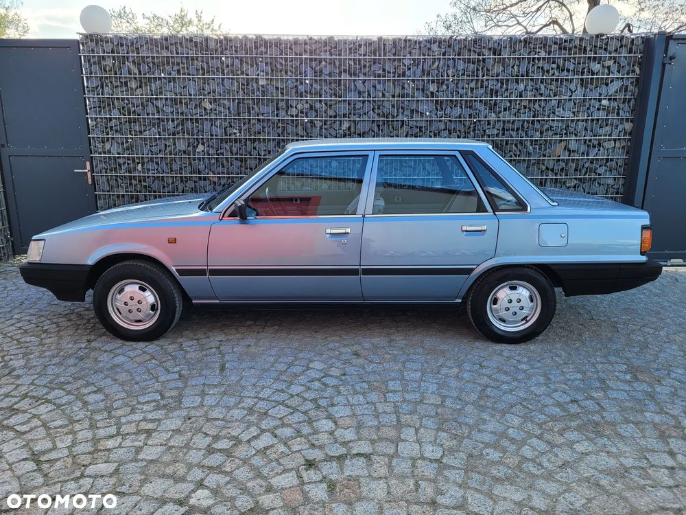 Toyota Camry 1983 photo 3