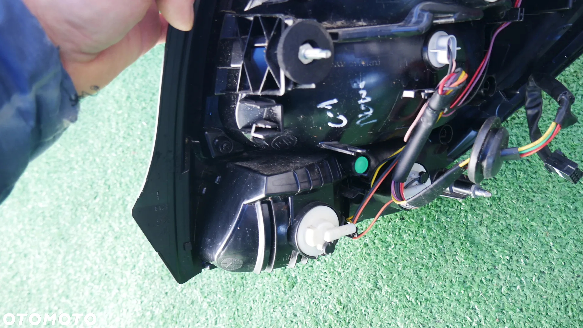 LAMPA LED LIFT TYŁ TYLNA LEWA CIEMNA CITROEN C1 II 81331001 - 8