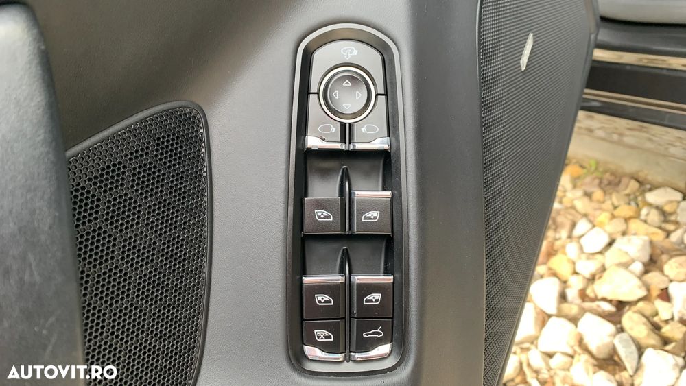 Porsche Panamera 4.8 PDK GTS - 19