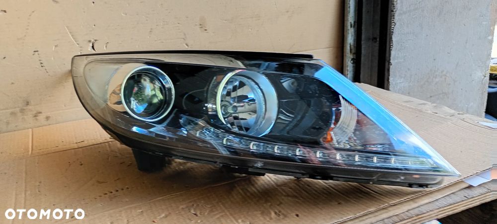 Lampa prawy przód przednia prawa XENON Kia Sportage III 3 UK 92102-3U310 - 3
