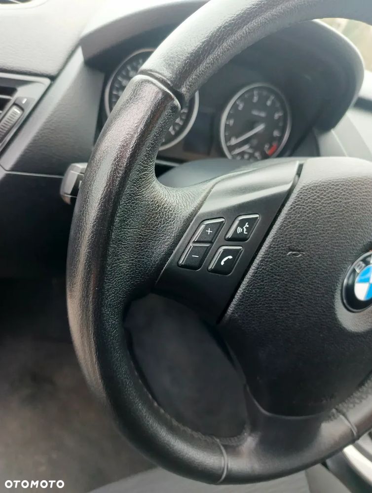 BMW X1 sDrive18i Sport Line - 18