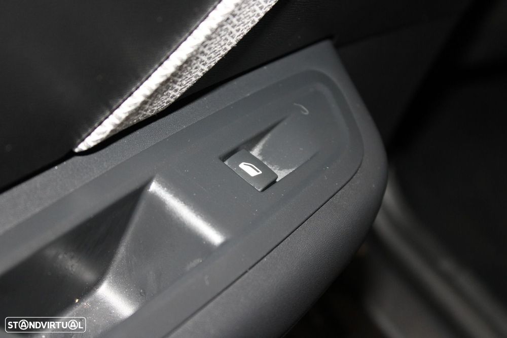 Citroën C4 1.2 PureTech Max EAT8 - 26